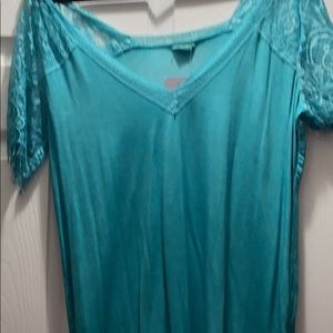 Pol woman’s large tee NWT